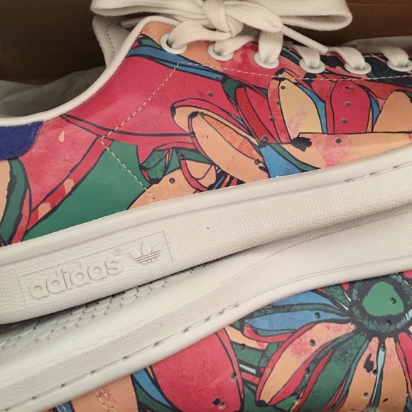 Stan smith Miri-colored.