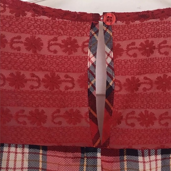 1xl 1x red plaid Lace back Chiffon Plus Top - Picture 2 of 3