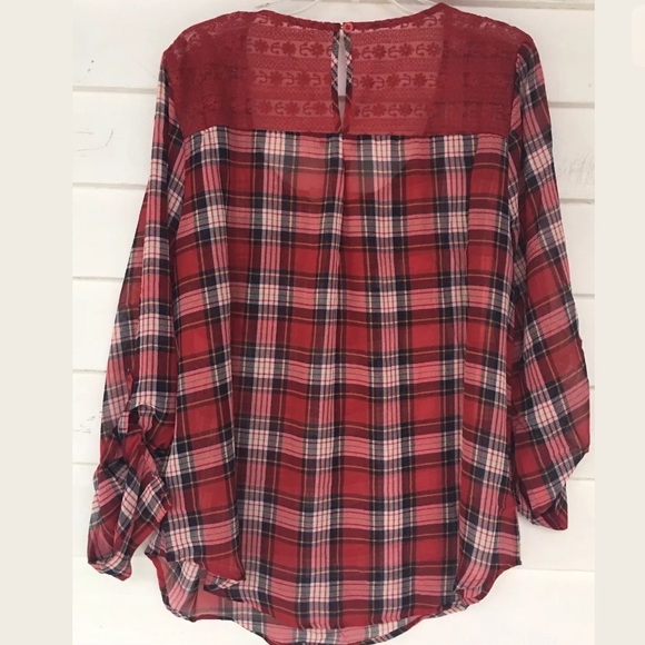 1xl 1x red plaid Lace back Chiffon Plus Top - Picture 3 of 3