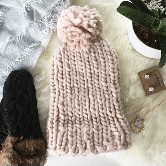 💕SALE💕 - CHUNKY KNIT POM HAT - - Picture 2 of 4