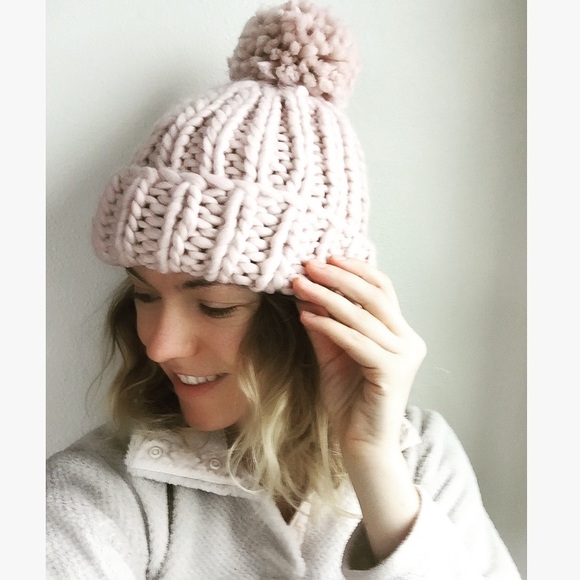 💕SALE💕 - CHUNKY KNIT POM HAT - - Picture 4 of 4