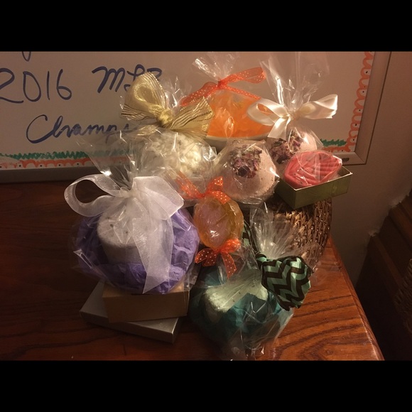Bath bombs, soaps, scrubs & Tea cup candles. - Picture 2 of 4