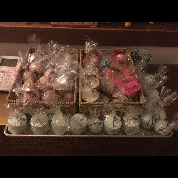 Bath bombs, soaps, scrubs & Tea cup candles. - Picture 3 of 4