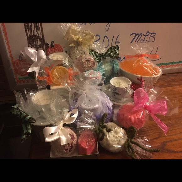 Bath bombs, soaps, scrubs & Tea cup candles. - Picture 4 of 4