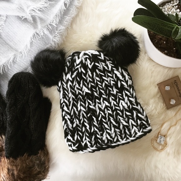 Claire Louise Boutique Accessories - 🎀HP🎀 - MARLED KNIT DOUBLE POM HAT -