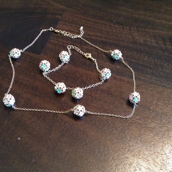 Pretty flowered necklace & bracelet🌸🌺