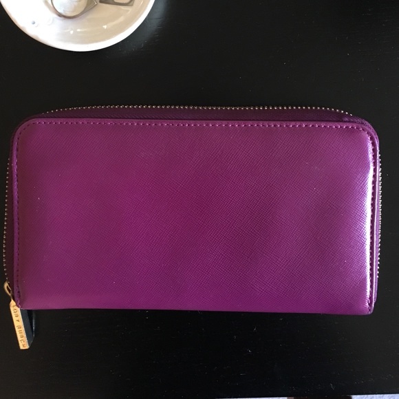 Tory Burch Zip Wallet - Picture 3 of 4