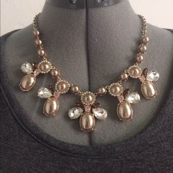 •Pearls & Crystal Statement Necklace•💚SALE💚