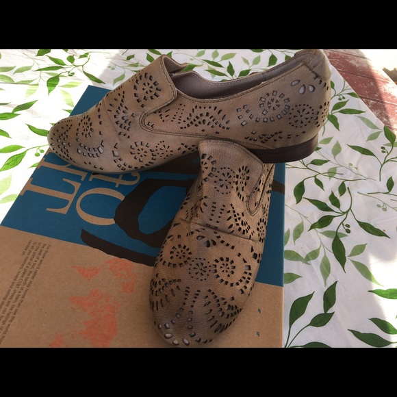 Genuine Leather - Picture 3 of 4