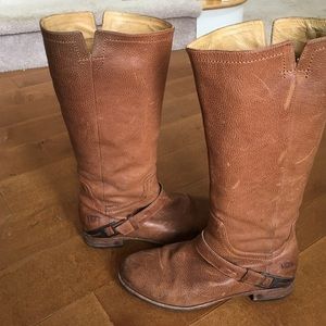 UGG Riding Boot. Sz 8.5