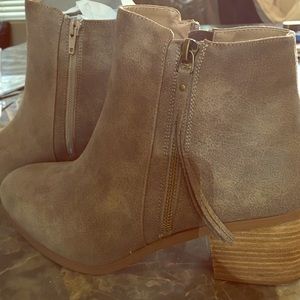Report Footware Ankle zip booties
