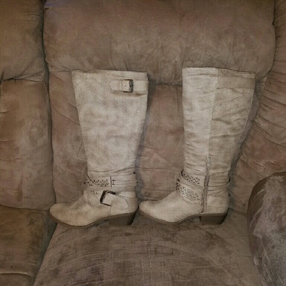 Never worn cream/tan boots