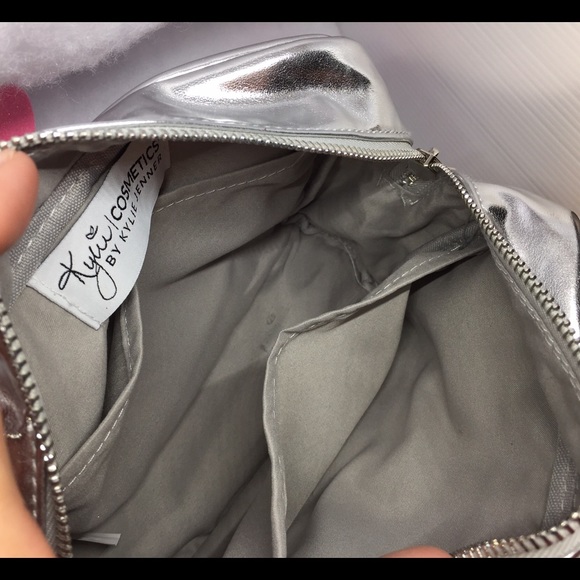 Kylie Holiday Edition Make Up Bag 💋💯% Auth - Picture 4 of 4