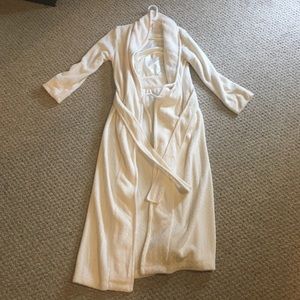 NWOT Beautiful white robe