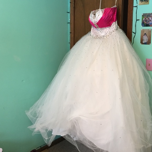 BEAUTIFUL Prom Dress!!
