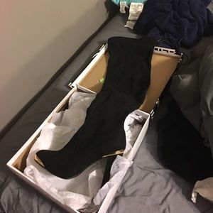 BRAND NEW HIGH KNEE BOOTS