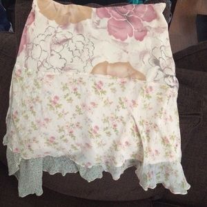 Super cute multi layered skirt / medium-express