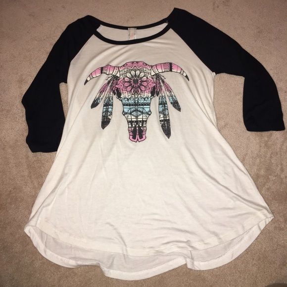 Quarter sleeve shirt with cow skull/Tribal print