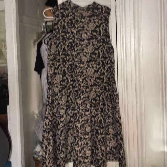 Sleeveless dress black and matte pink?