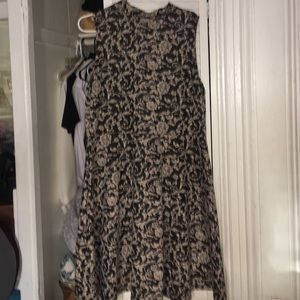 Sleeveless dress black and matte pink?