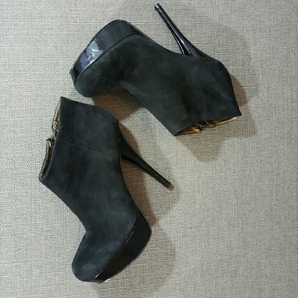 SOLD Steve Madden Chelseey Platform Booties 7.5 - Picture 1 of 2