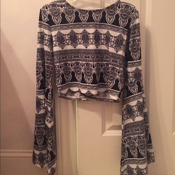 bell-sleeve, black and white design crop top