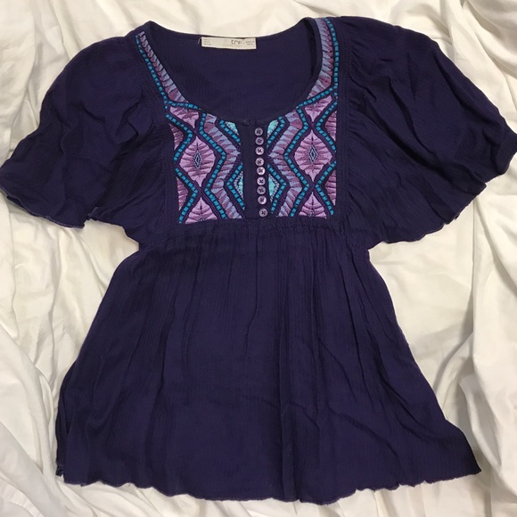Zara Tops - Zara flutter sleeve embroidered blouse Small