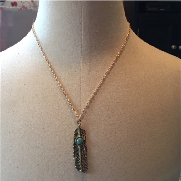 (L2) Feather Necklace - Picture 2 of 4