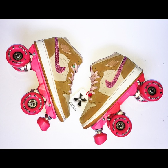 Nike Jordan Retro 1 Lola #10 SpaceJam Rollerskate - Picture 3 of 3