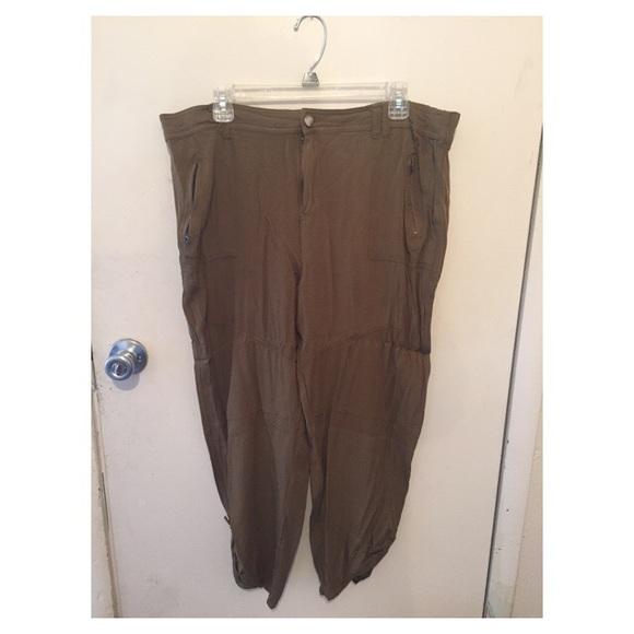 Plus size women's cargo capris 3x