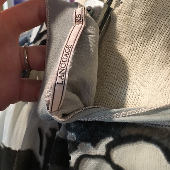 Beautiful too with velvet detail - Picture 4 of 4