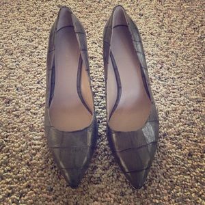 Nine West green pumps