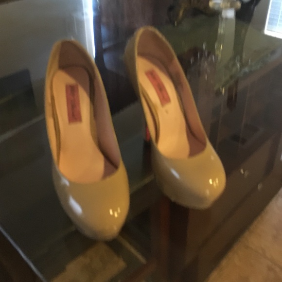 Pumps - Picture 2 of 3
