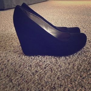 Fergalicious black wedges