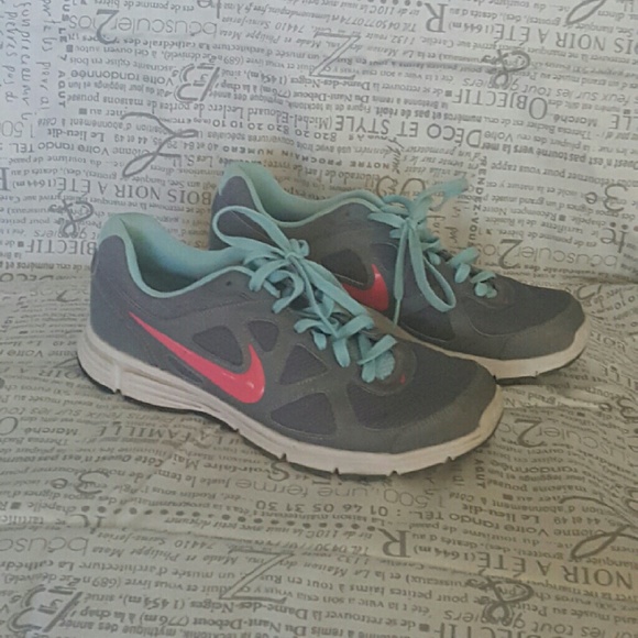 Womens Nike tennis shoes