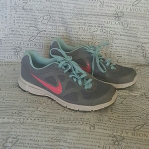 Womens Nike tennis shoes
