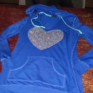 Sweater with heart sequence with hood