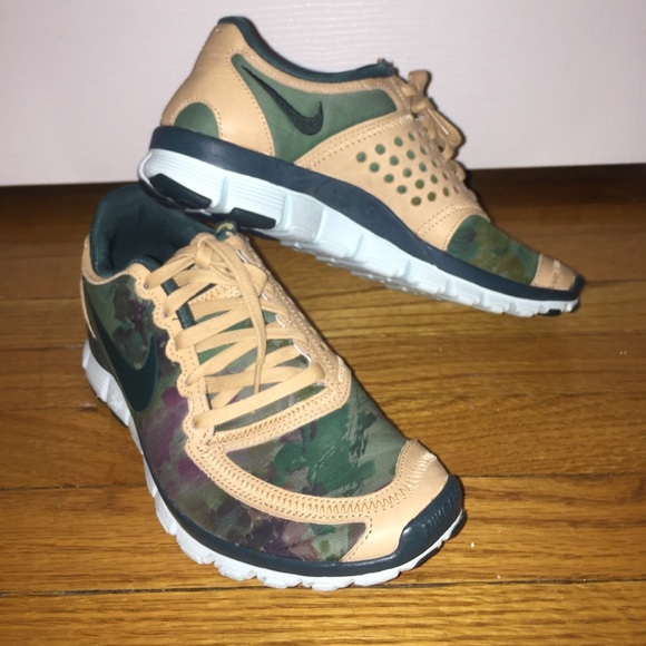 CUSTOMIZED Nike free 5.0 sneakers size 6