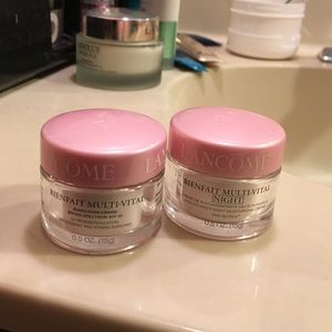 Face moisturizer day/night  LITTLE GOES LONG WAY