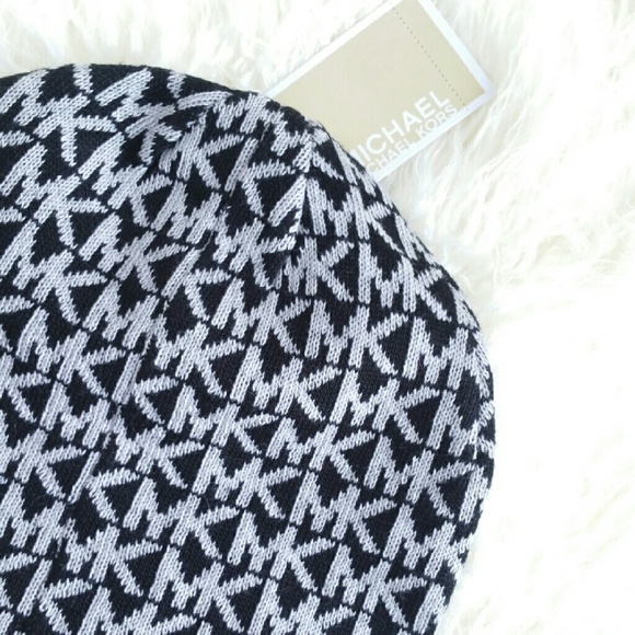 SOLD Michael Kors Beanie WITH COLOR POP RED - Picture 2 of 2