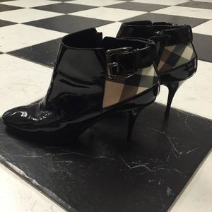 Authentic Burberry patent leather booties 39/9