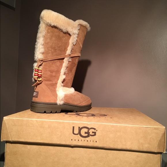 NIB UGG Nightfall Boots - Size 8