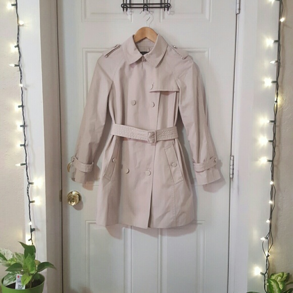 TALBOTS Classic Beige Trench Coat. Size 6 Petite.