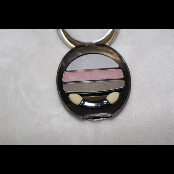 No 7 eyeshadow trio - Picture 1 of 3