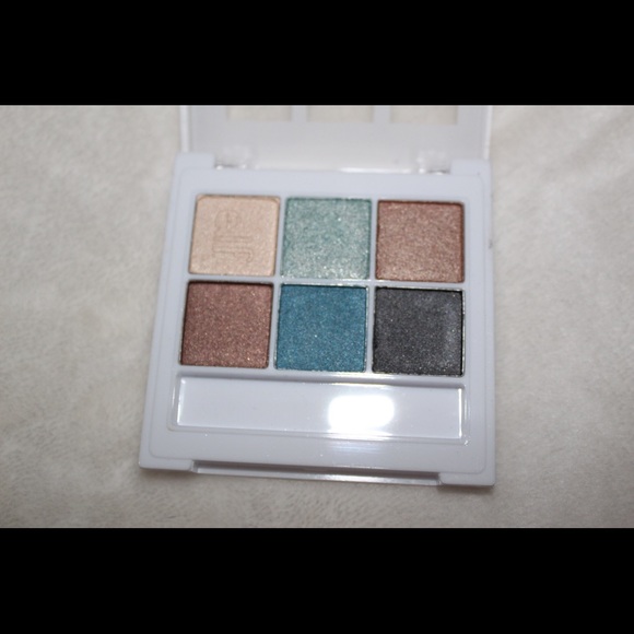 ELF Snow White eyeshadow palette