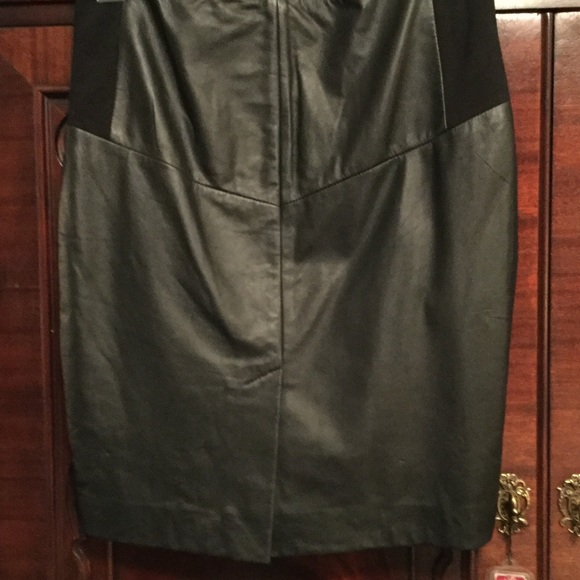 Never worn New DKNY Sz 2 Leather skirt. - Picture 2 of 5