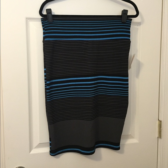 BNWT LuLaRoe Cassie skirt, size M, blue gray black