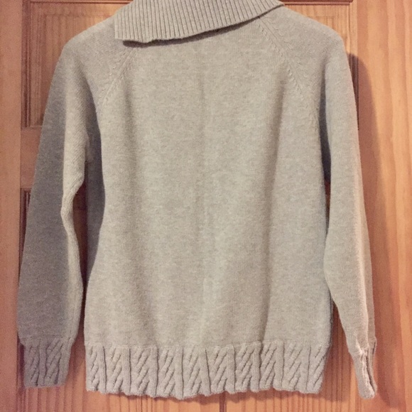 ❄️ Light Gray Sweater [Sz S] - Picture 4 of 4