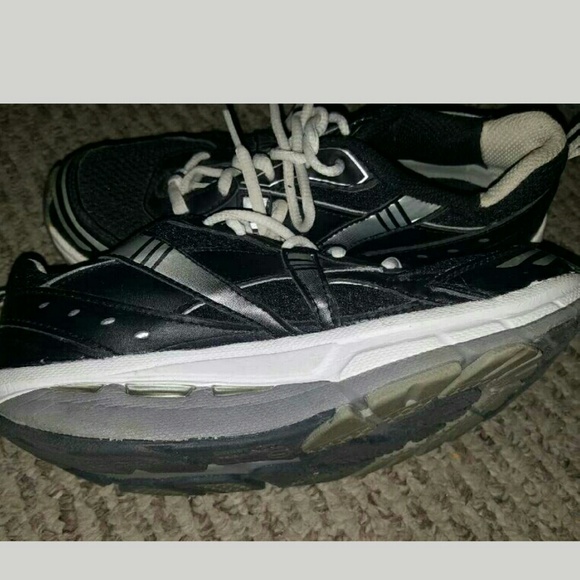 Round bottom sneakers - Picture 2 of 2