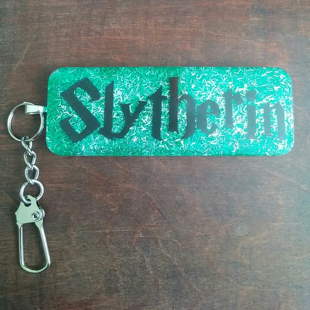 Harry Potter Slytherin Gryffindor House Keychains - Picture 2 of 4